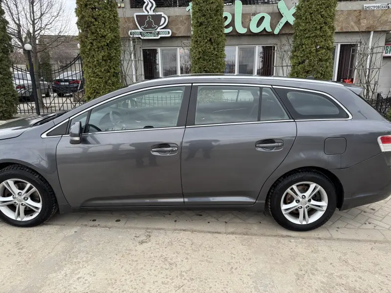 Toyota Avensis 2010 г. 321000 км
