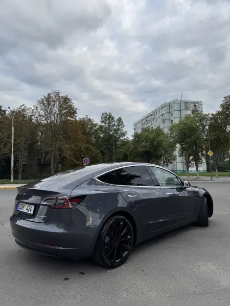 TESLA 3 2018 г. 170000 км