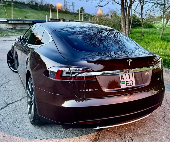 TESLA S 2014 г. 116000 км