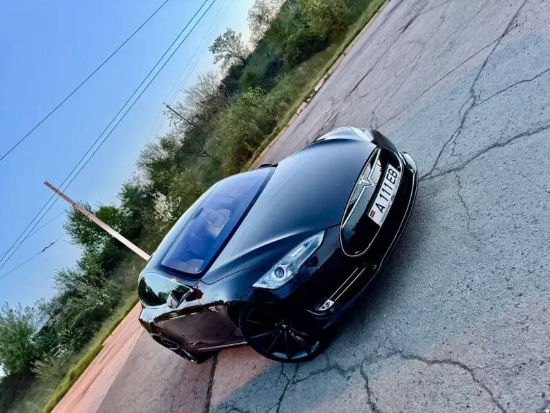 TESLA S 2014 г. 116000 км