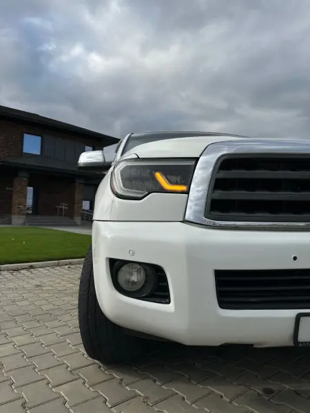 Toyota Sequoia 2008 г. 290000 км
