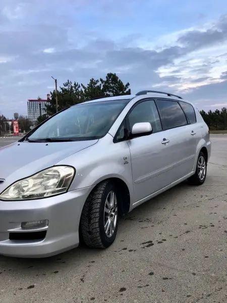 Toyota Avensis Verso 2004 г. 255000 км