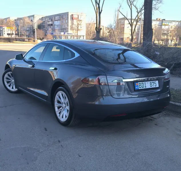 TESLA S 2017 г. 130 км