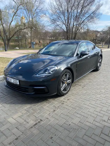 Porsche Panamera 2018 г. 130000 км