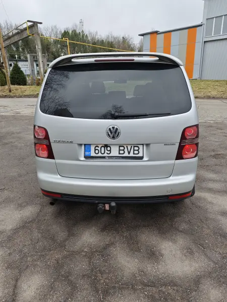 Volkswagen Touran 2008 г. 330 км