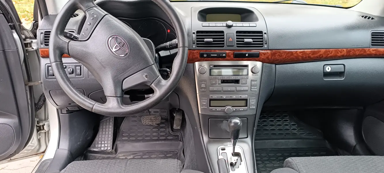 Toyota Avensis 2005 г. 300000 км
