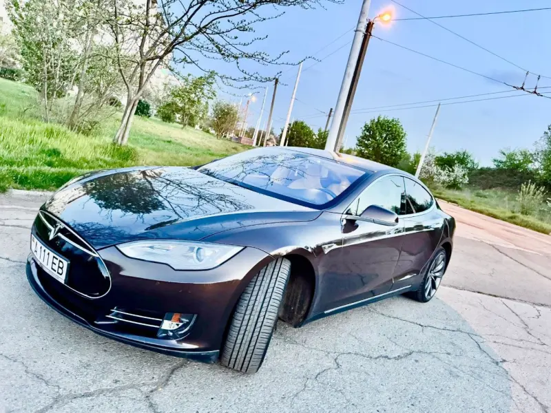 TESLA S 2014 г. 116000 км