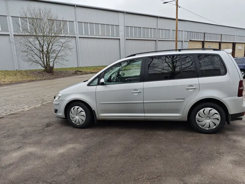 Volkswagen Touran 2008 г. 330 км