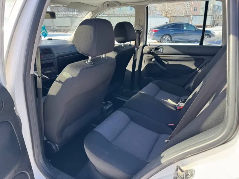 Volkswagen Golf 2005 г. 219 км