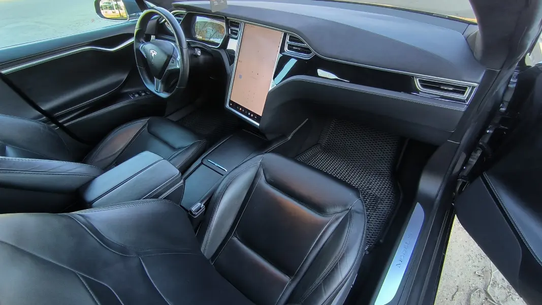 TESLA S 2017 г. 130 км