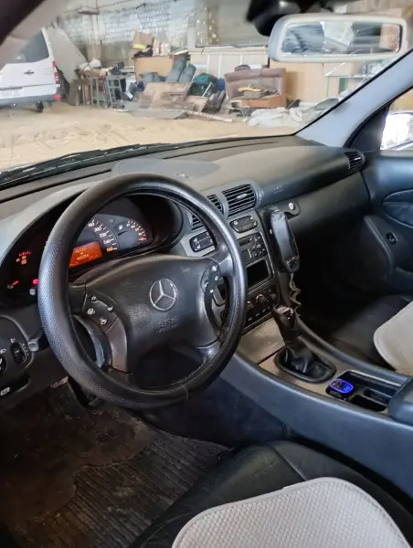 Mercedes-Benz C-Class 2003 г. 499998 км
