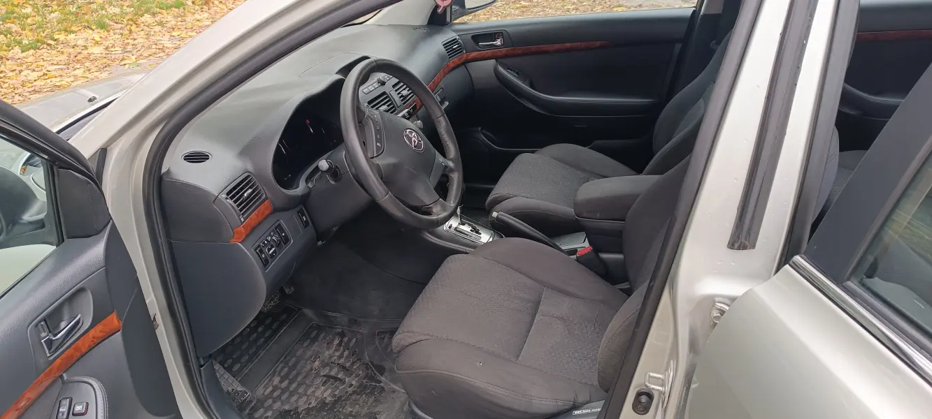 Toyota Avensis 2005 г. 300000 км