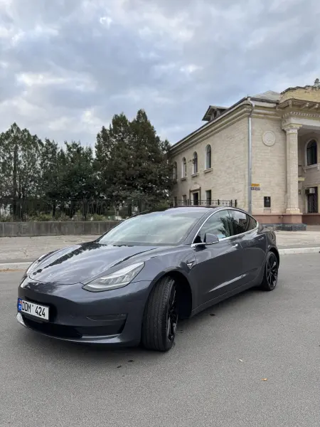 TESLA 3 2018 г. 170000 км
