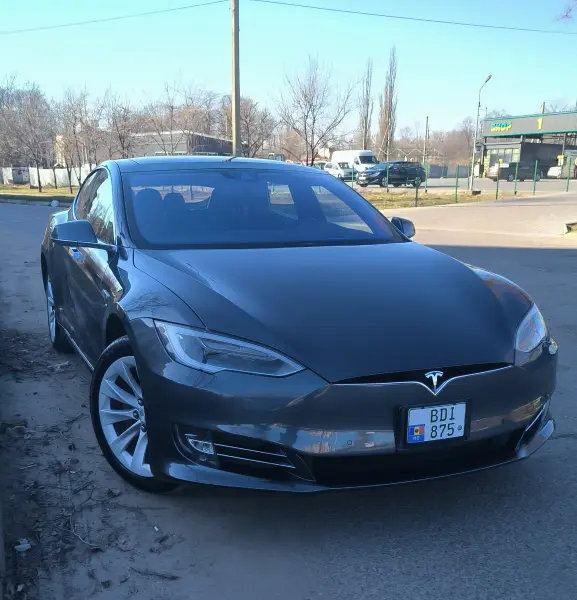 TESLA S 2017 г. 130 км
