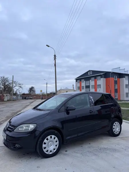 Volkswagen Golf Plus 2005 г. 295000 км