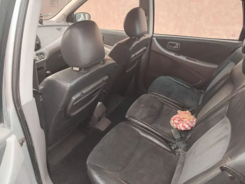 Nissan Almera Tino 2003 г. 230 км