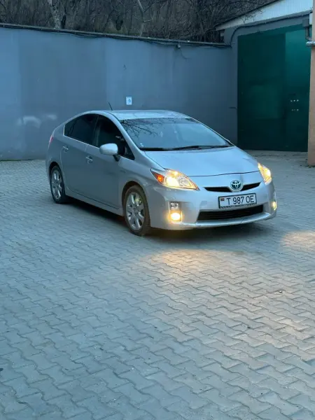 Toyota Prius 2011 г. 242000 км