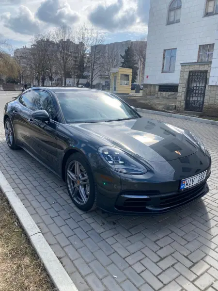 Porsche Panamera 2018 г. 130000 км