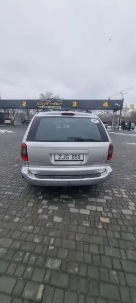 Chrysler Grand Voyager 2003 г. 300 км