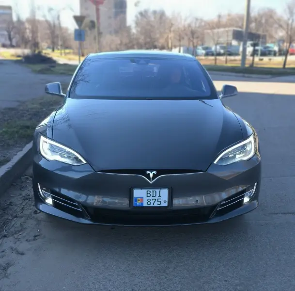 TESLA S 2017 г. 118000 км
