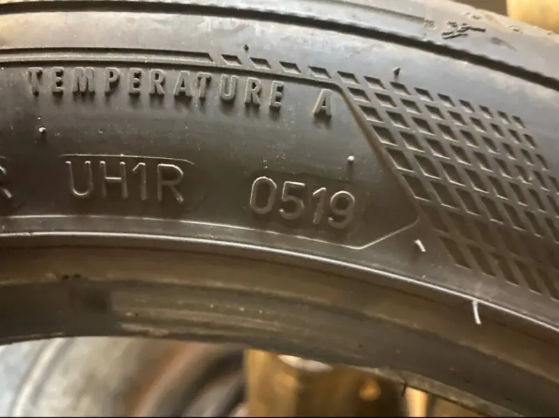 Продам пару шин Goodyear