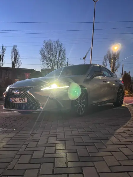 Lexus ES 2021 г. 69000 км