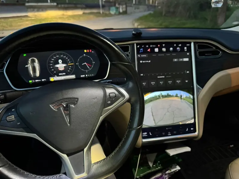 TESLA S 2014 г. 116000 км