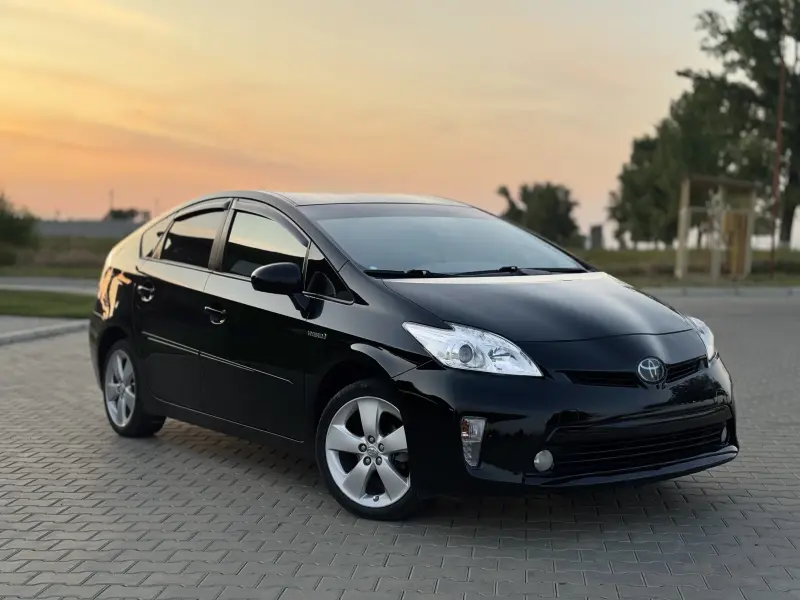 Toyota Prius 2012 г. 1 км