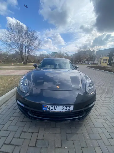 Porsche Panamera 2018 г. 130000 км