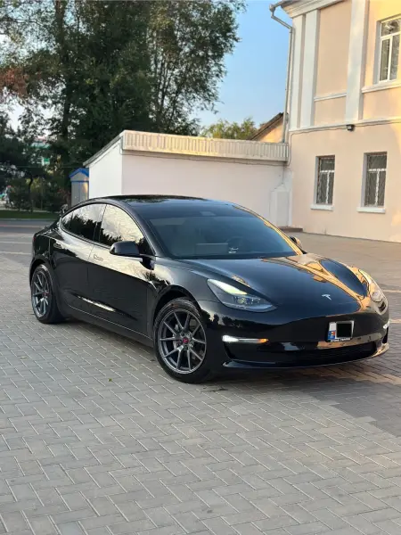 TESLA 3 2021 г. 65000 км