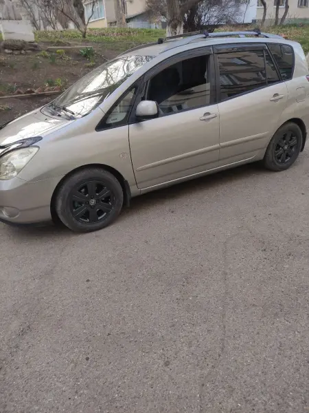 Toyota Corolla Verso 2003 г. 320 км