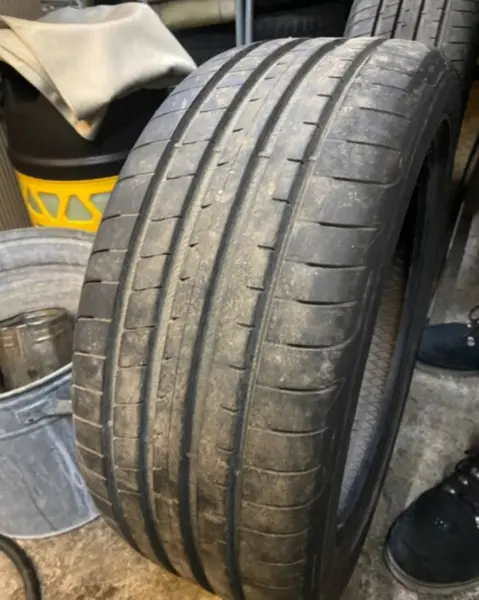 Продам пару шин Goodyear