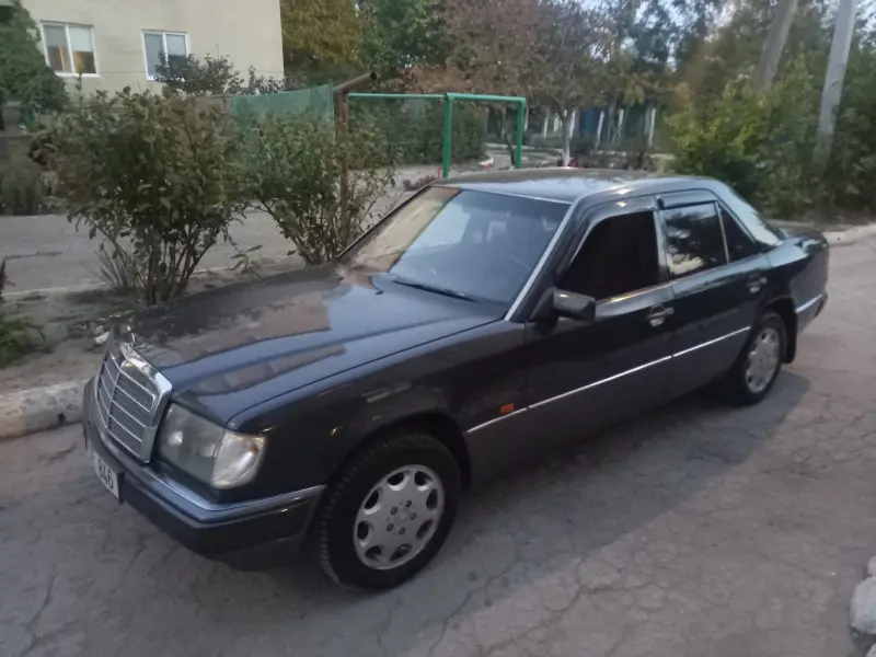 Mercedes-Benz E-Class 1992 г. 390000 км