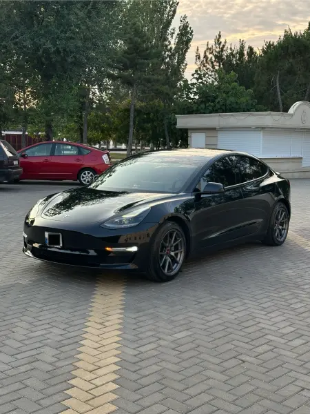 TESLA 3 2021 г. 65000 км