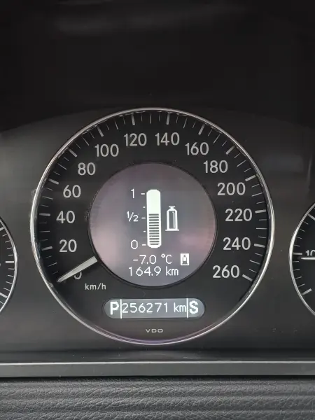 Mercedes-Benz E-Class 2004 г. 256000 км