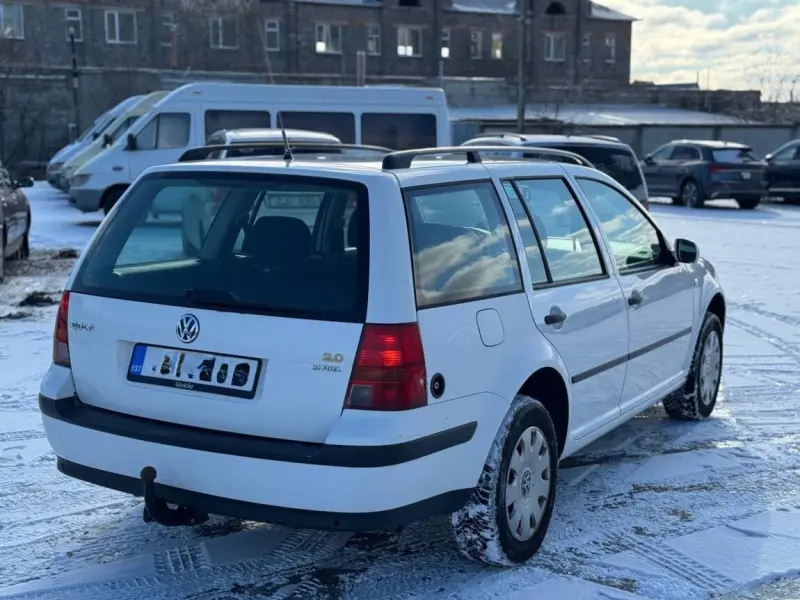 Volkswagen Golf 2005 г. 219 км