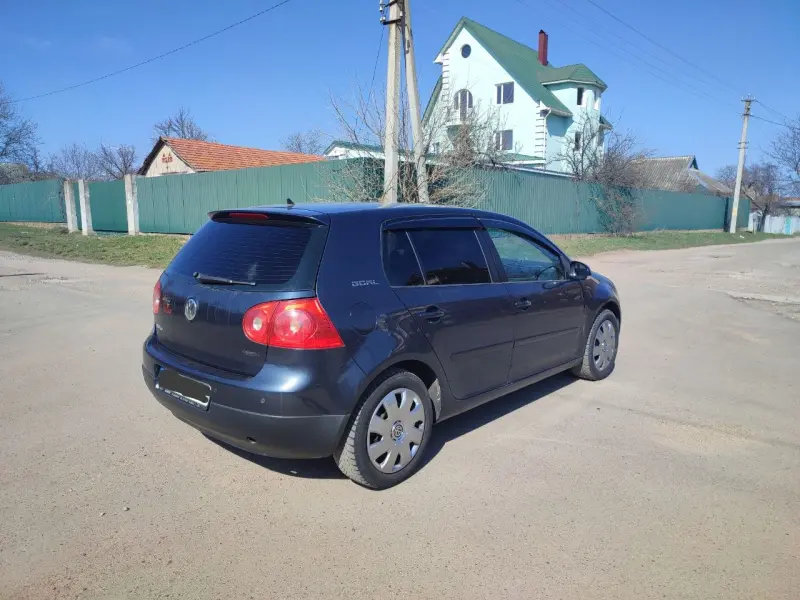 Volkswagen Golf 2008 г. 214998 км