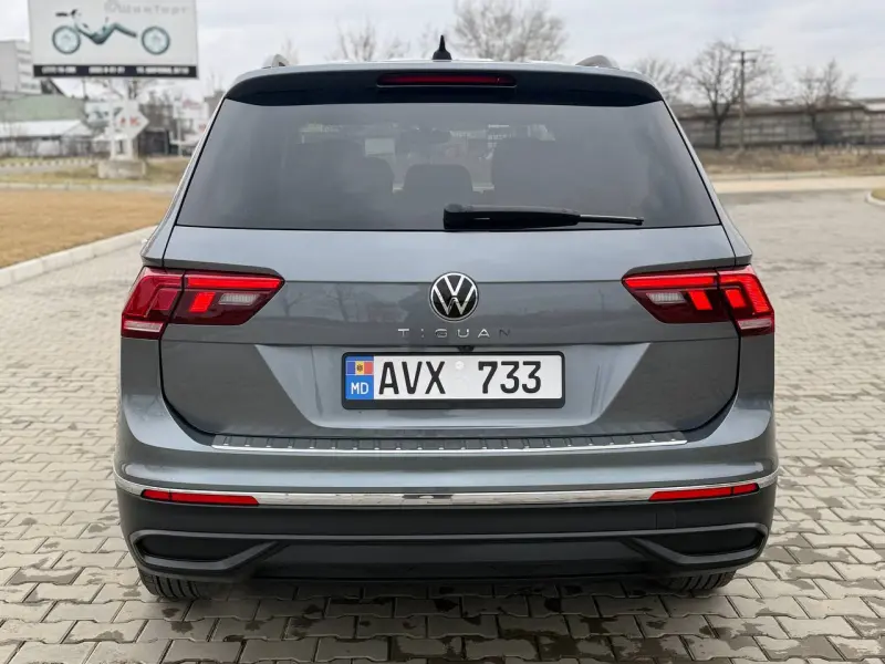 Volkswagen Tiguan 2023 г. 33000 км