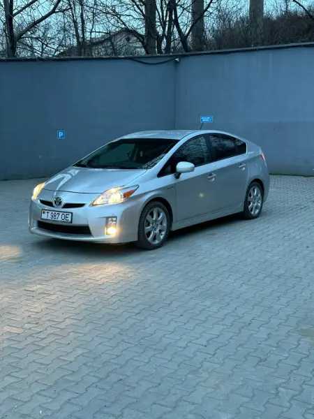 Toyota Prius 2011 г. 242000 км