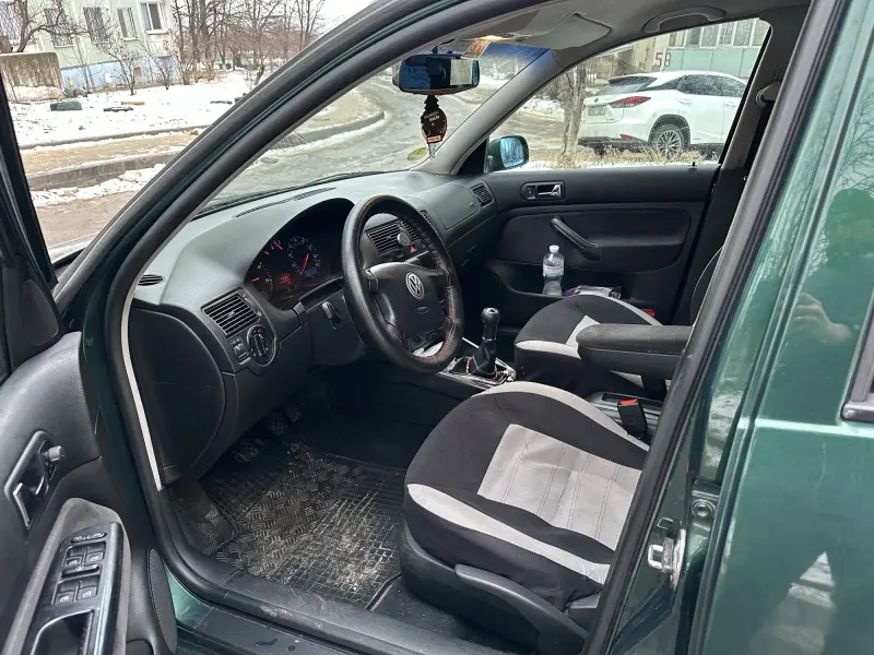 Volkswagen Golf 2000 г. 295000 км