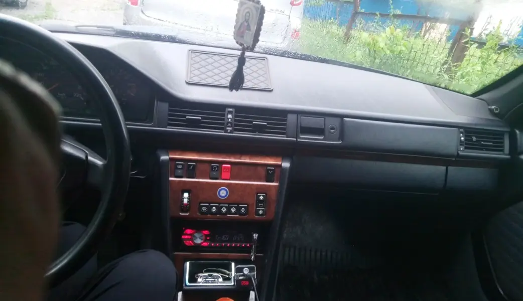 Mercedes-Benz E-Class 1992 г. 390000 км