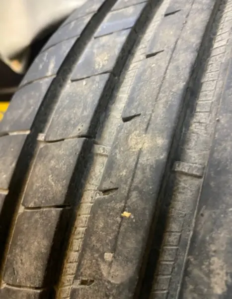Продам пару шин Goodyear