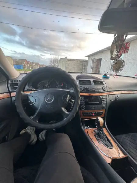 Mercedes-Benz E-Class 2003 г. 350000 км