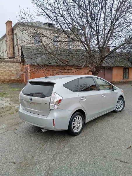 Toyota Prius 2012 г. 120000 км