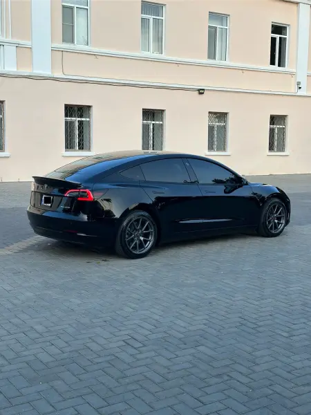 TESLA 3 2021 г. 65000 км