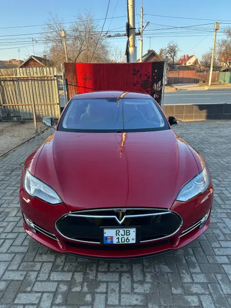 TESLA S 2014 г. 107000 км