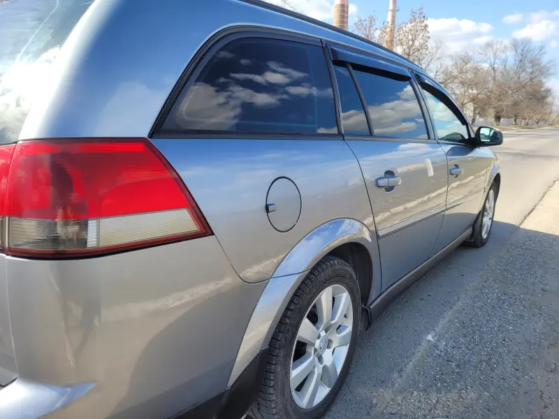 Opel Vectra 2005 г. 1111 км