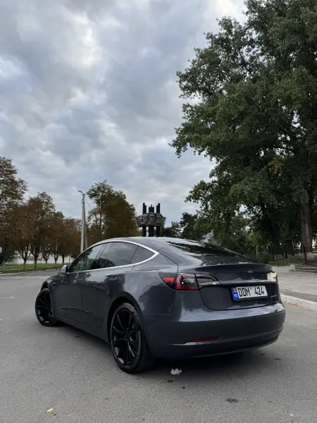 TESLA 3 2018 г. 170000 км