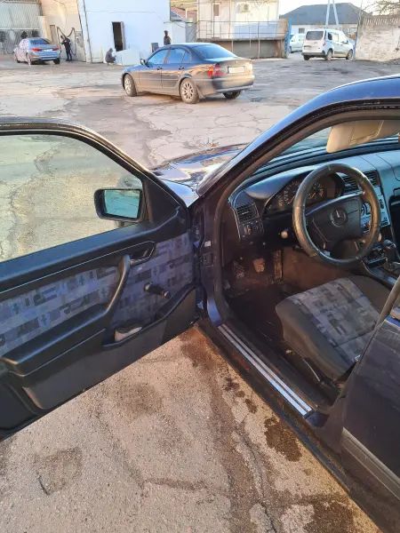 Mercedes-Benz C-Class 1996 г. 400000 км