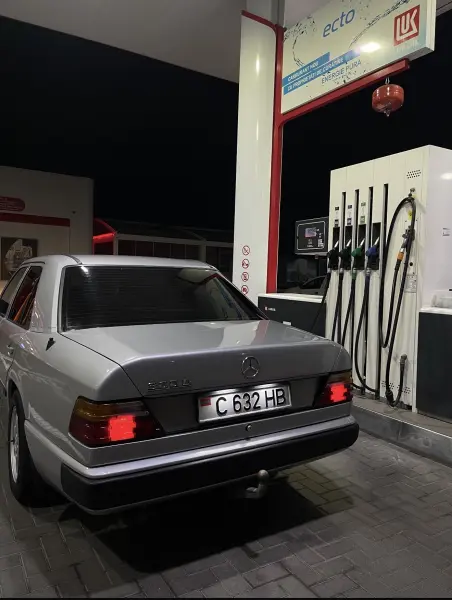 Mercedes-Benz E-Class 1988 г. 7777 км